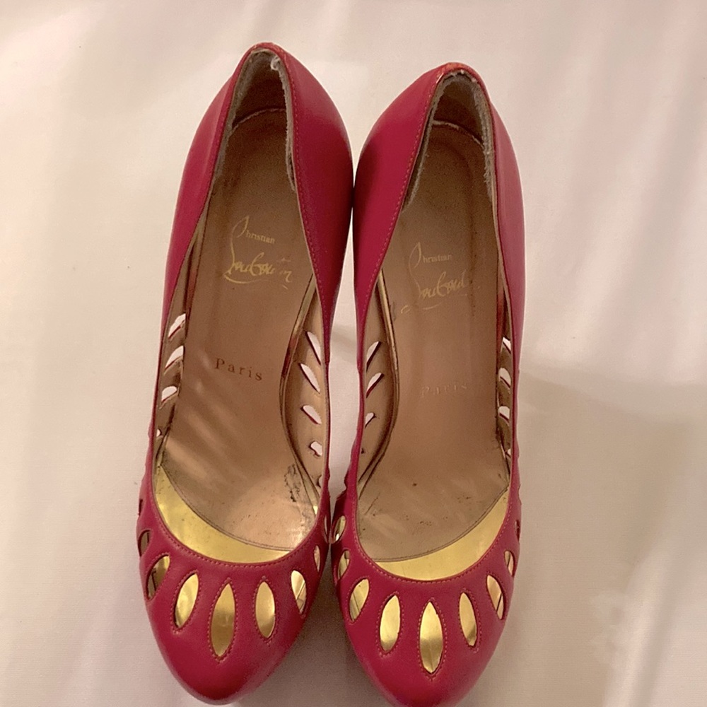 Christian Louboutin pink heels 5” size 38.5